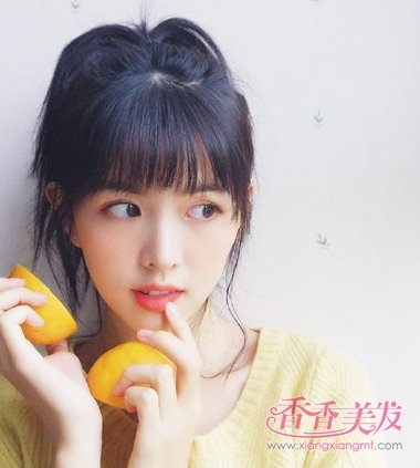 女生碎发刘海扎马尾辫发型