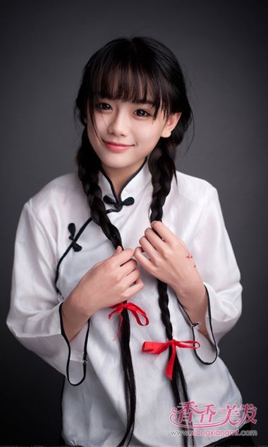 学生妹长 直发齐 刘海扎双辫造型设计