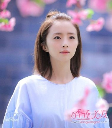 胡冰卿帅气扎齐肩发发型 让少发量都成小问题(3)
