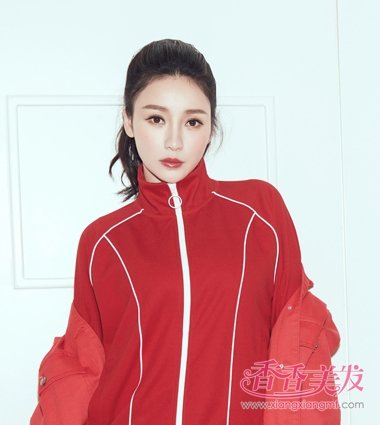 首页 玩发型 马尾辫 柳岩五颜六色运动装 配马尾辫当然最合适 柳岩从