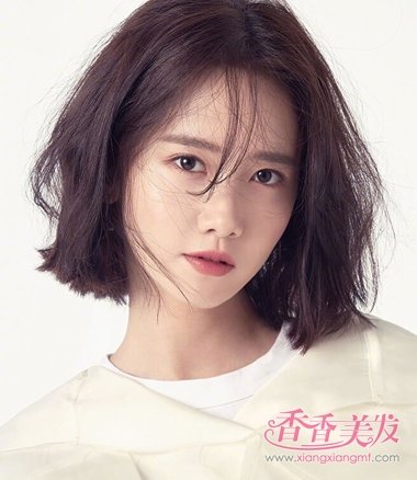 林允儿中分蓬松 烫发发型