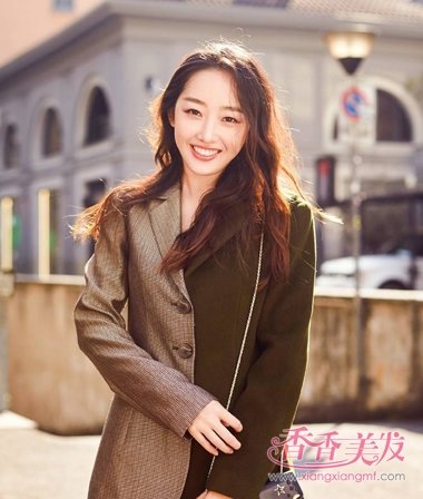 蒋梦婕偏分烫小卷 长发发型
