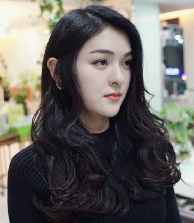 脸大就尝试走s型路线吧 小号的螺旋卷与 长头发的女生衔接起来很明显