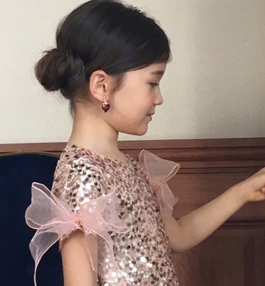 首页 玩发型 小孩扎发 外国小女孩都扎哪种长发?