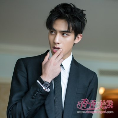 短发爱心刘海偏分男生发型脸小长适不适合短发图片