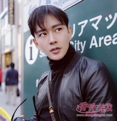 长脸男生可以不梳齐刘海 这几款流行男生刘海短发发型同样适合