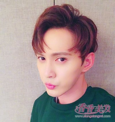 男生爱心刘海偏分短发发型
