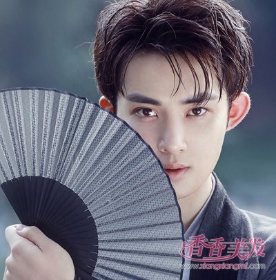 娃娃脸丸子爱心刘海短发男生最简发型头图片