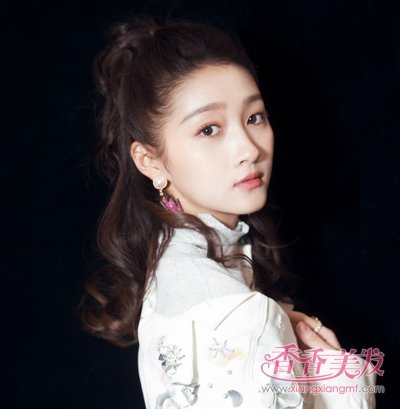 女生长发半扎起来才婉约 2018全新女生半扎发发型look