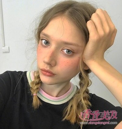 浅颜色头发正确的齐肩皮肤黑方式错过夏季不可发型的染发女生可爱教程棕色打开发图片