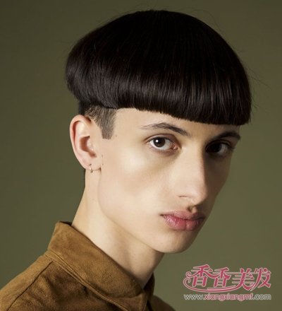 方脸男生露眉西瓜头发型