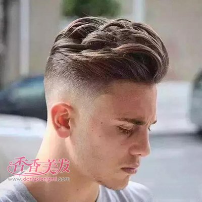 男生三七分油头怎么弄 强势回潮的男生侧分复古油头发型千万不要错过