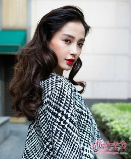 长发大卷很经典中发也能做大卷 巨美的中发大卷烫发错过太可惜