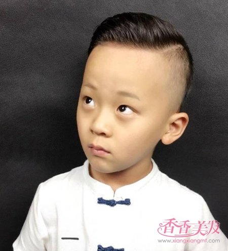 小男孩发型也要新潮款 2019最流行的小男孩发型图片