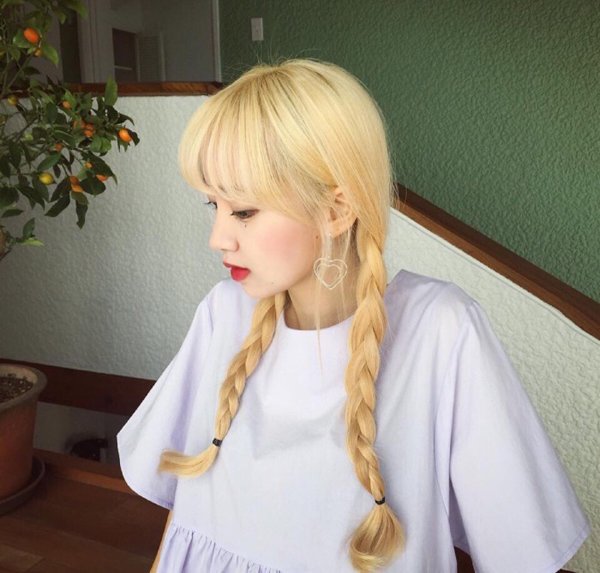 少女头发别乱染 高级又美腻的浅金色染发才是少女首选