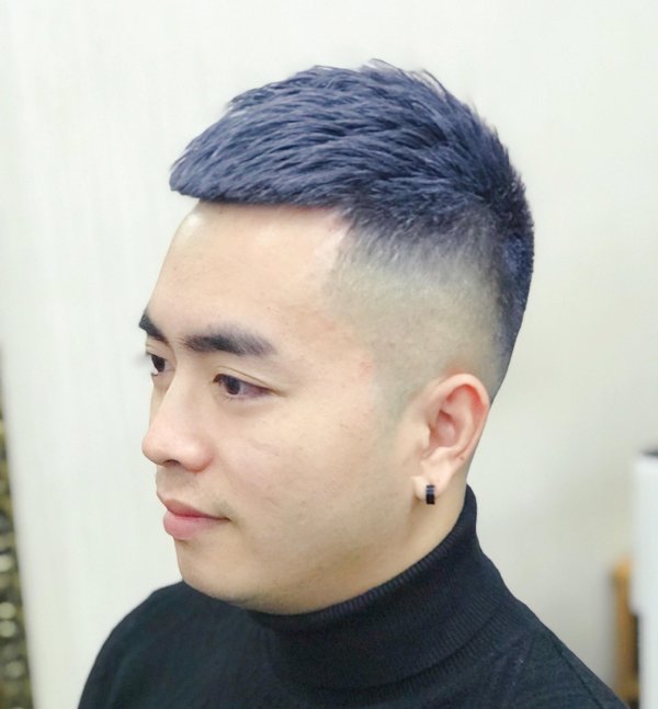 脸比较大的男生适合什么发型 大脸男生这样选发型照样