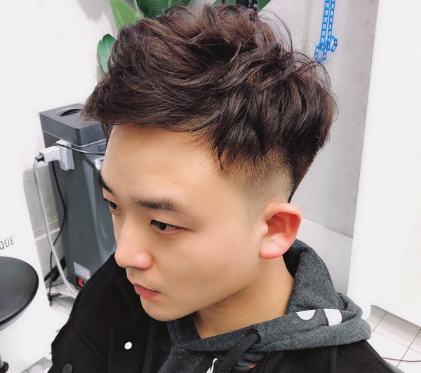 男生两边剃掉更精神 2019最流行的男生两侧剃短发型