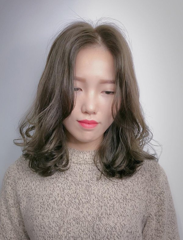 脸大发型还不对想变美很难2019适合大脸女生的烫发发型图片3