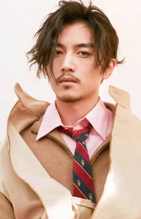 2019就做个长发酷boy 男生超火爆的中长发造型示例