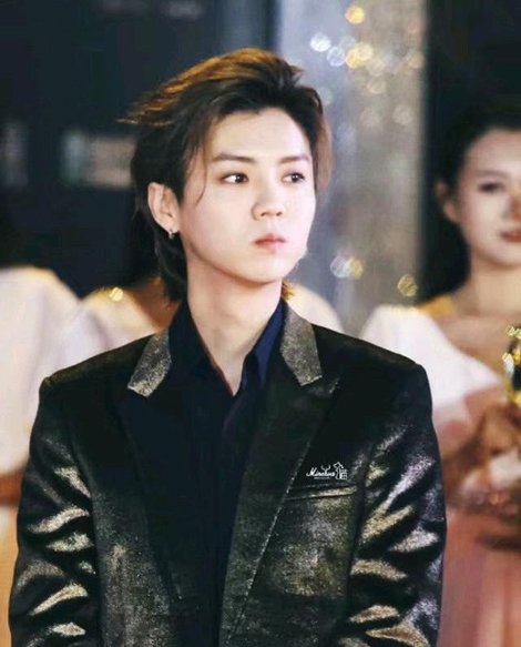 2019就做个长发酷boy 男生超火爆的中长发造型示例