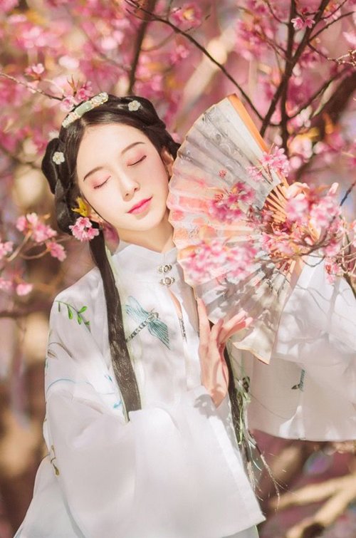 古风热潮你接收到了吗 00后女孩古风长发扎发造型图片