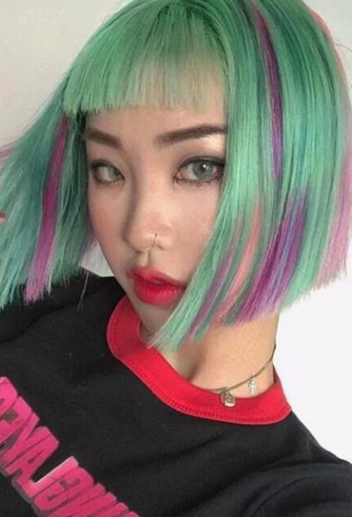 女生剪齐肩发挑染头发颜色造型