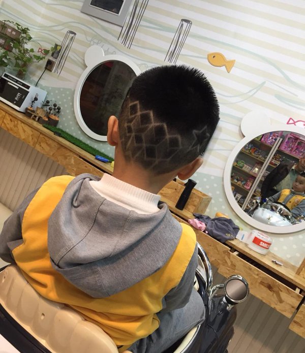 小男孩发型不帅可不行 2019小男孩这样选发型秒变酷boy