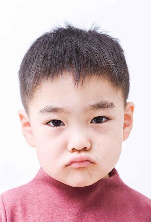 小男孩短头发露五官造型图片