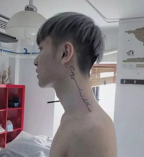 男生高级灰短发锅盖头发型