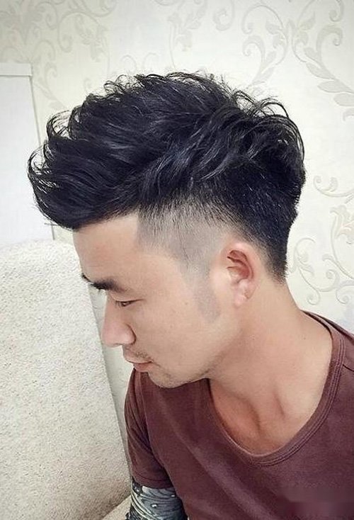 男生两边铲头发不留刘海好看吗 英俊炫酷的剃飞机头
