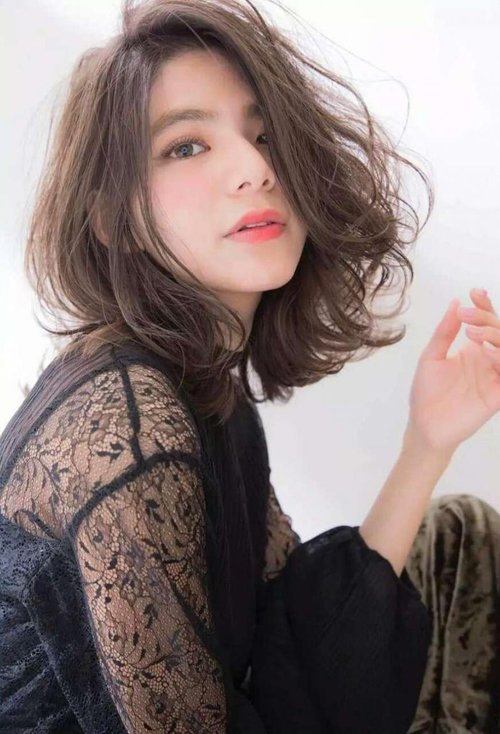 大脸女生适合卷哪些睡不醒发型 韩式卷头发添人气图