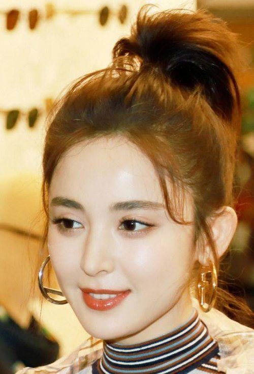 首页 玩发型 扎头发 初夏扎冲天辫子真洋气爆了 可爱大方修脸型辫子