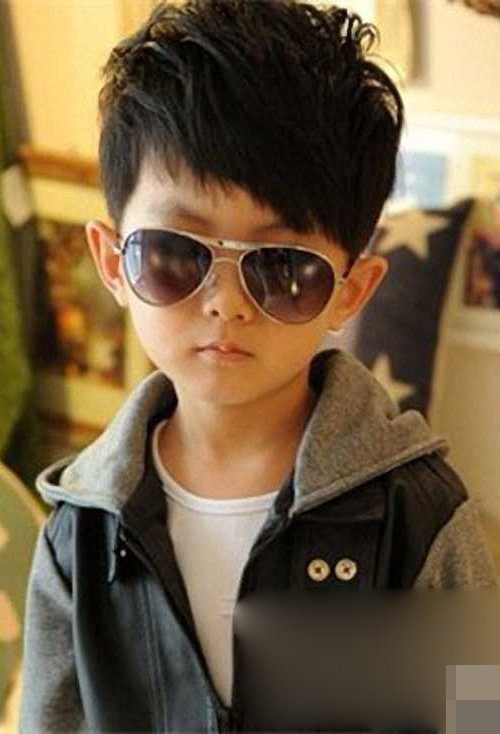 男幼儿卷短发发型图片 调皮可爱带动感短发设计