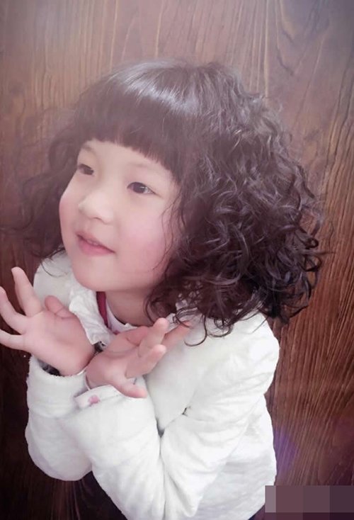 儿童精剪的可爱短头发发型 小女孩剪短发图片大全
