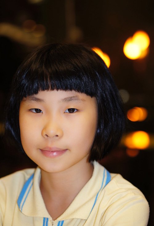 国内小女孩剪出的学生头,带出时尚流行风采的梳发,额头上方刘海部分