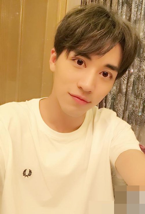 男生剪爱心刘海塑造完美脸型 青春十足的短头发设计