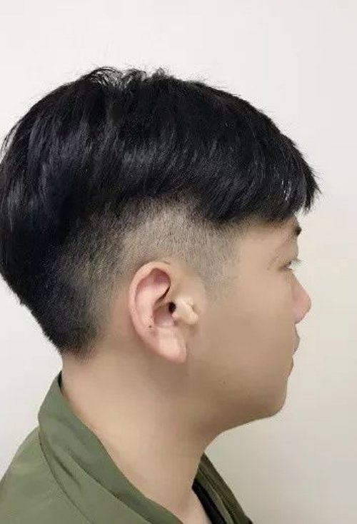 首页 男生发型 男生短发 胖脸男生剃小盖头短发造型 诠释可爱风采男生