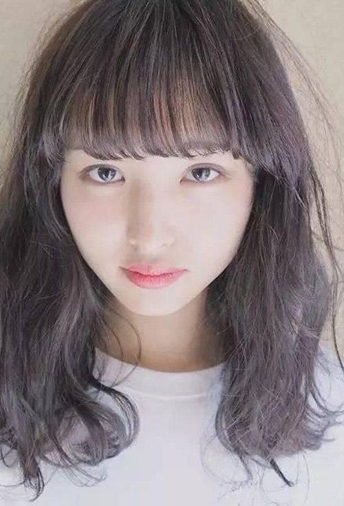 首页 女生发型 刘海 小脸妹纸适合剪的刘海造型 萌呆又美的女生空气