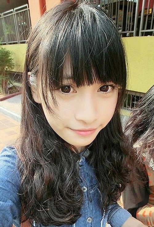 脸型的女生,刚好来尝试不同风格的 卷发造型,修饰出潮女风采的卷 烫发