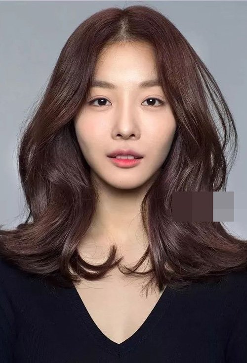 上宽下窄脸型适合的发型 魅力倍增的女生长卷发