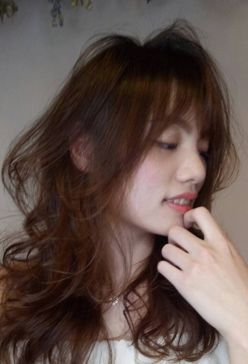 女生韩系卷烫发迷倒众人 引领秋冬时尚卷头发造型