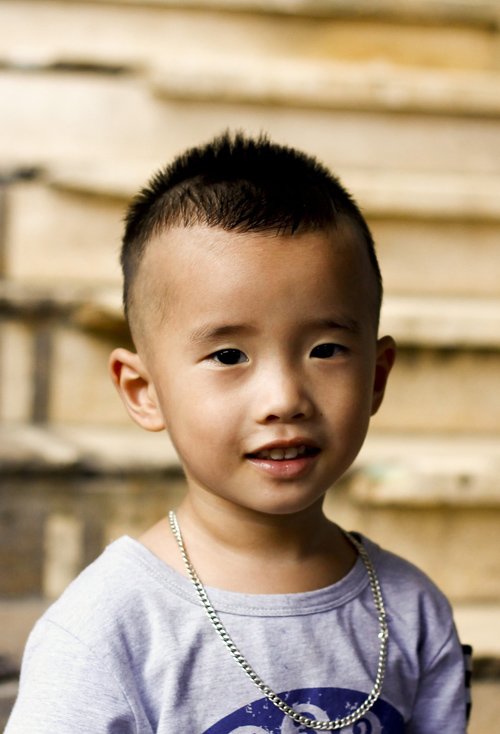 一岁半男儿童短发发型 呈现活泼的孩子短发图片  调皮活泼的男孩短发