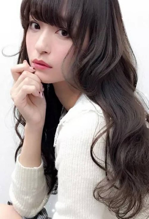 女生披散长头发剪齐 刘海发型