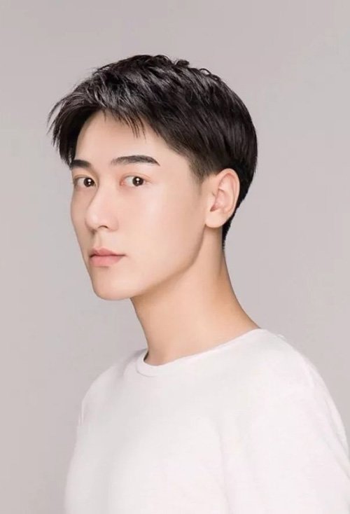 2020好看的男生短发型 值得尝试的男生短发图片(4)