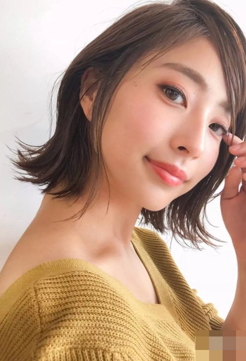 首页 玩发型 短头发 新潮流行的女生齐肩发打理 精剪短头发的技巧所在