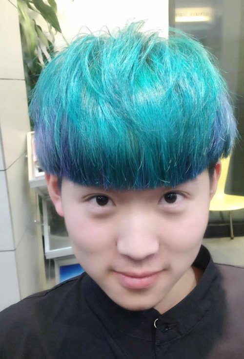 男生染发什么颜色显肤白 帅酷潮流的男生短发