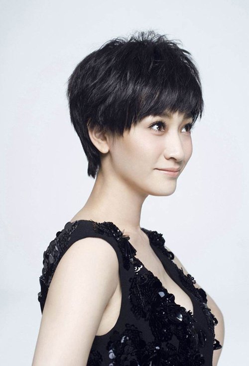 2020女生剪齐刘海发型图片 压倒在场所有人的刘海