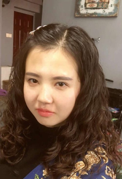 首页 发型脸型 大脸发型 脸大头发多烫什么头发好看 超有自信的女生发