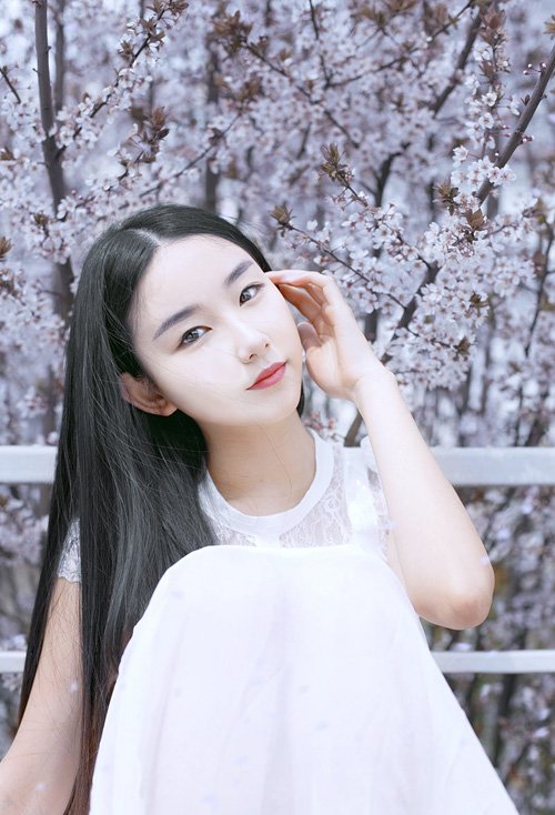 女生披肩长头发露额 发型图片