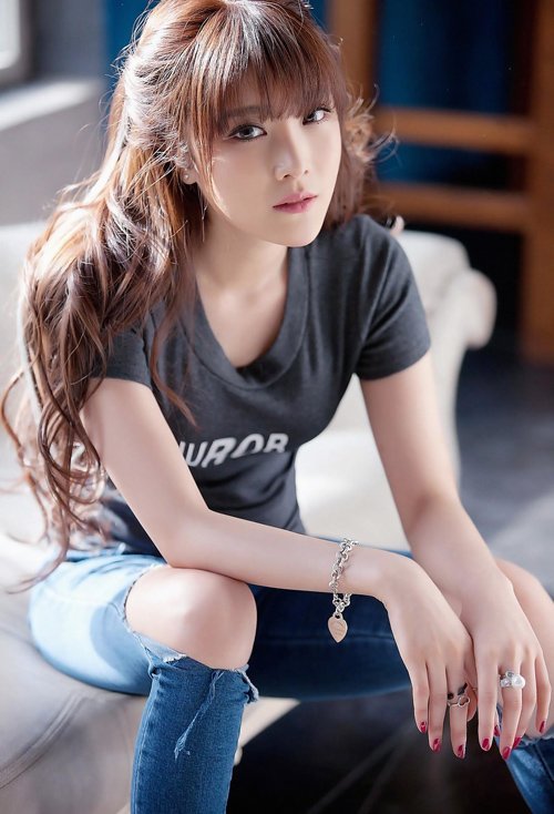 高颜值女适合的卷发打造 百变少女的卷头发图片